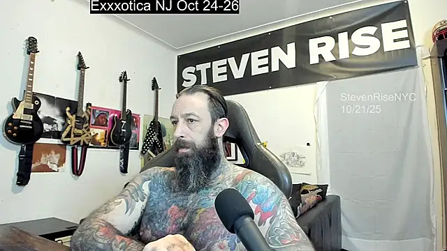 Snapshot of StevenRiseNYC chatting on October 21, 2025, 12:04 pm StevenRiseNYC online show from October 21, 2025, 12:04 pm
