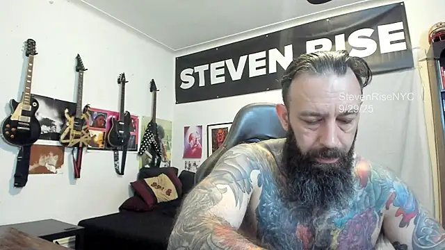 Snapshot of StevenRiseNYC chatting on September 29, 2025, 12:00 pm StevenRiseNYC online show from September 29, 2025, 12:00 pm