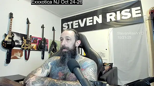 Snapshot of StevenRiseNYC chatting on October 22, 2025, 12:10 am StevenRiseNYC online show from October 22, 2025, 12:10 am