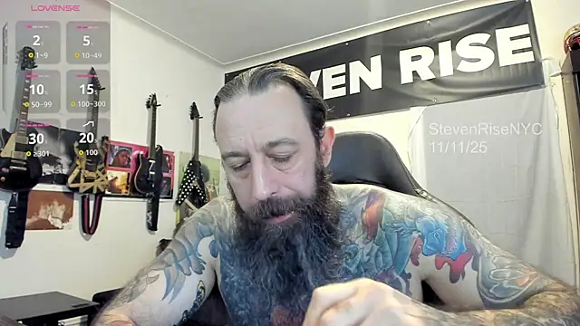 Snapshot of StevenRiseNYC chatting on November 12, 2025, 2:54 pm StevenRiseNYC online show from November 12, 2025, 2:54 pm