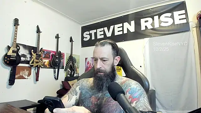 Snapshot of StevenRiseNYC chatting on October 2, 2025, 2:20 pm StevenRiseNYC online show from October 2, 2025, 2:20 pm