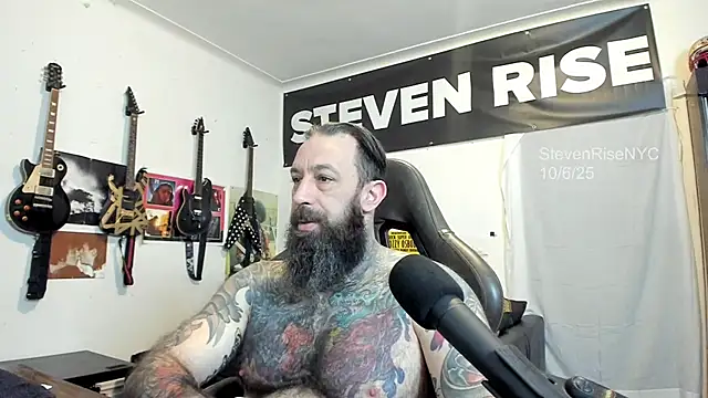 Snapshot of StevenRiseNYC chatting on October 6, 2025, 1:01 pm StevenRiseNYC online show from October 6, 2025, 1:01 pm