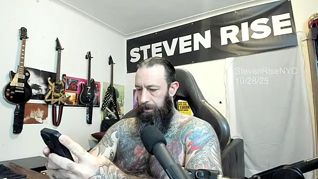 Snapshot of StevenRiseNYC chatting on October 29, 2025, 12:59 pm StevenRiseNYC online show from October 29, 2025, 12:59 pm