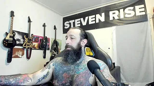 Snapshot of StevenRiseNYC chatting on November 7, 2025, 11:08 pm StevenRiseNYC online show from November 7, 2025, 11:08 pm