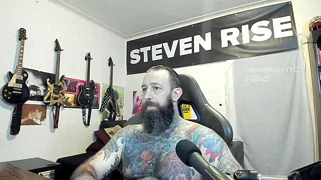 Snapshot of StevenRiseNYC chatting on September 28, 2025, 10:17 pm StevenRiseNYC online show from September 28, 2025, 10:17 pm