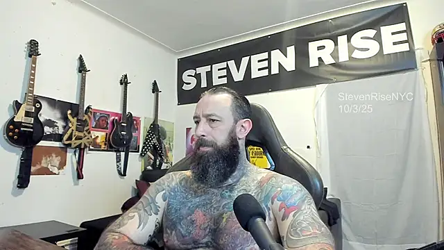 Snapshot of StevenRiseNYC chatting on October 3, 2025, 10:55 pm StevenRiseNYC online show from October 3, 2025, 10:55 pm