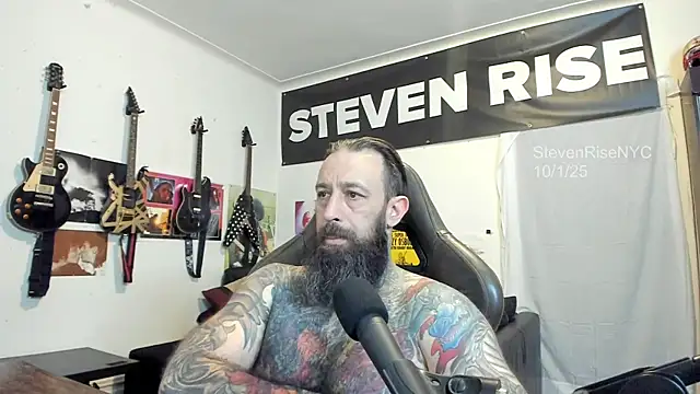 Snapshot of StevenRiseNYC chatting on October 1, 2025, 1:37 pm StevenRiseNYC online show from October 1, 2025, 1:37 pm