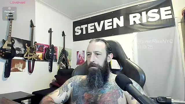 Snapshot of StevenRiseNYC chatting on November 10, 2025, 2:27 am StevenRiseNYC online show from November 10, 2025, 2:27 am