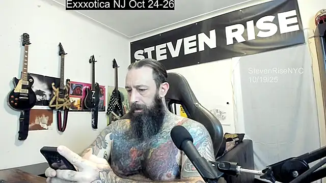 Snapshot of StevenRiseNYC chatting on October 19, 2025, 11:46 am StevenRiseNYC online show from October 19, 2025, 11:46 am