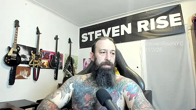 Snapshot of StevenRiseNYC chatting on November 3, 2025, 1:15 pm StevenRiseNYC online show from November 3, 2025, 1:15 pm