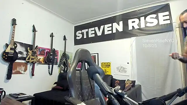 Snapshot of StevenRiseNYC chatting on October 8, 2025, 12:39 pm StevenRiseNYC online show from October 8, 2025, 12:39 pm