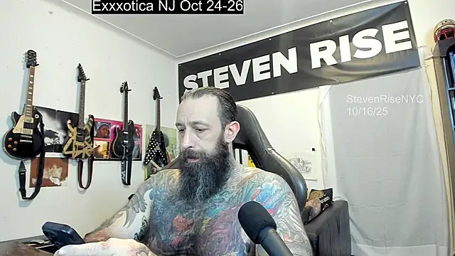 Snapshot of StevenRiseNYC chatting on October 17, 2025, 1:09 am StevenRiseNYC online show from October 17, 2025, 1:09 am