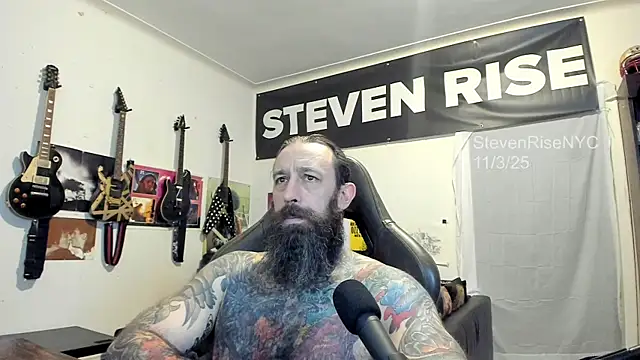 Snapshot of StevenRiseNYC chatting on November 4, 2025, 1:20 am StevenRiseNYC online show from November 4, 2025, 1:20 am