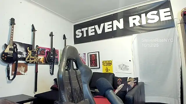 Snapshot of StevenRiseNYC chatting on October 13, 2025, 12:23 am StevenRiseNYC online show from October 13, 2025, 12:23 am