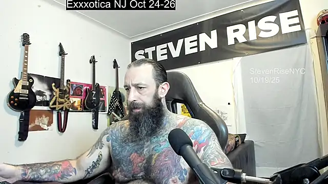 Snapshot of StevenRiseNYC chatting on October 19, 2025, 11:51 pm StevenRiseNYC online show from October 19, 2025, 11:51 pm