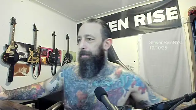 Snapshot of StevenRiseNYC chatting on October 10, 2025, 10:10 pm StevenRiseNYC online show from October 10, 2025, 10:10 pm