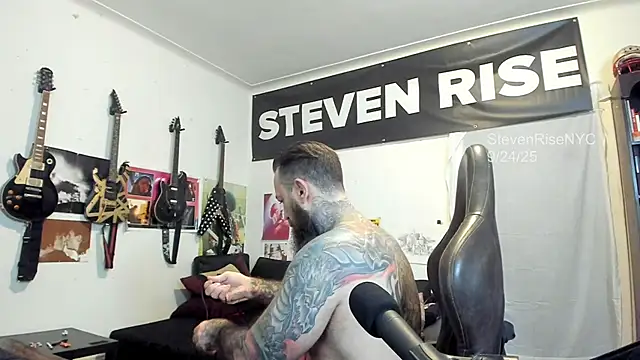 Snapshot of StevenRiseNYC chatting on September 24, 2025, 1:28 pm StevenRiseNYC online show from September 24, 2025, 1:28 pm