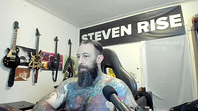 Snapshot of StevenRiseNYC chatting on September 25, 2025, 1:39 pm StevenRiseNYC online show from September 25, 2025, 1:39 pm