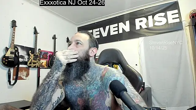 Snapshot of StevenRiseNYC chatting on October 14, 2025, 12:50 pm StevenRiseNYC online show from October 14, 2025, 12:50 pm