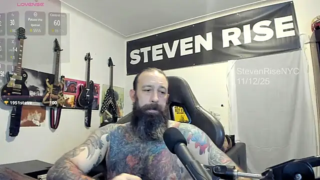 Snapshot of StevenRiseNYC chatting on November 13, 2025, 2:59 am StevenRiseNYC online show from November 13, 2025, 2:59 am