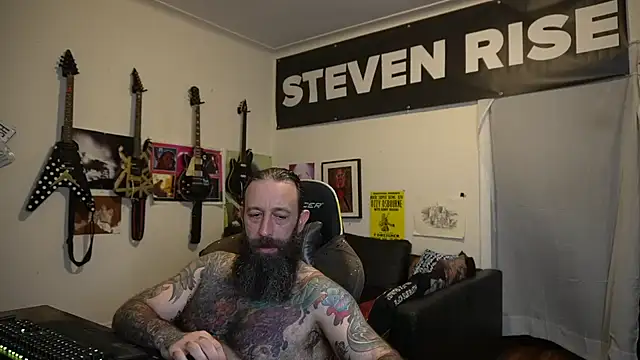 Snapshot of StevenRiseNYC chatting on May 27, 2026, 11:56 pm StevenRiseNYC online show from May 27, 2026, 11:56 pm