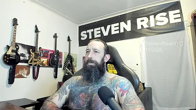 Snapshot of StevenRiseNYC chatting on November 3, 2025, 1:11 am StevenRiseNYC online show from November 3, 2025, 1:11 am