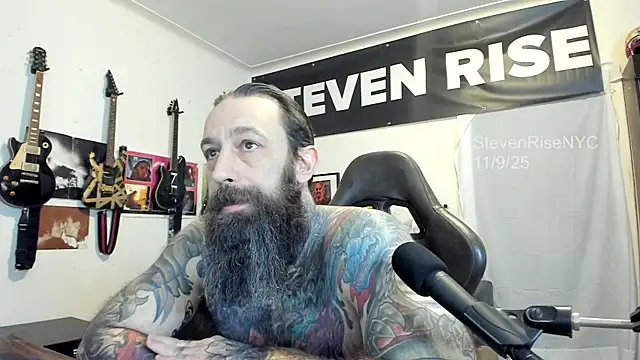 Snapshot of StevenRiseNYC chatting on November 11, 2025, 2:45 pm StevenRiseNYC online show from November 11, 2025, 2:45 pm