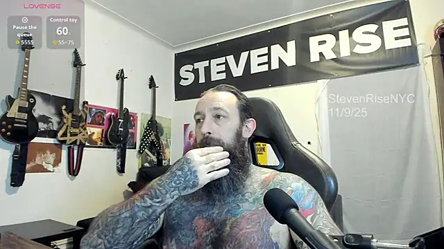 Snapshot of StevenRiseNYC chatting on November 11, 2025, 2:39 am StevenRiseNYC online show from November 11, 2025, 2:39 am