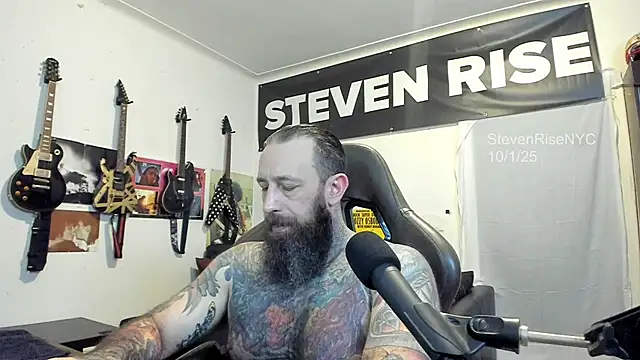 Snapshot of StevenRiseNYC chatting on October 2, 2025, 2:15 am StevenRiseNYC online show from October 2, 2025, 2:15 am