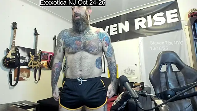 Snapshot of StevenRiseNYC chatting on October 16, 2025, 1:08 pm StevenRiseNYC online show from October 16, 2025, 1:08 pm