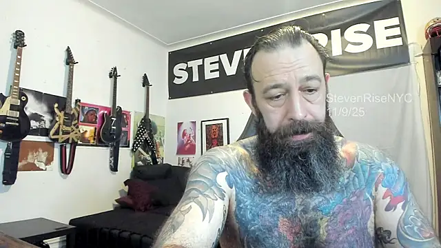 Snapshot of StevenRiseNYC chatting on November 9, 2025, 2:21 pm StevenRiseNYC online show from November 9, 2025, 2:21 pm