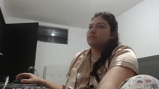 ammarahot7777 online show from April 20, 2026, 3:20 am