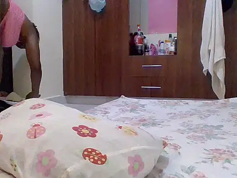 sweet-fancy online show from October 28, 2025, 7:13 pm