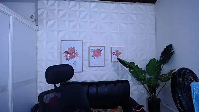 Valentinaa mature online show from November 26, 2025, 12:21 am