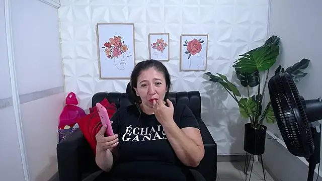 Valentinaa mature online show from March 14, 2025, 7:23 pm