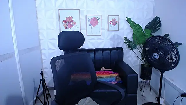 Valentinaa mature online show from October 28, 2025, 10:25 am