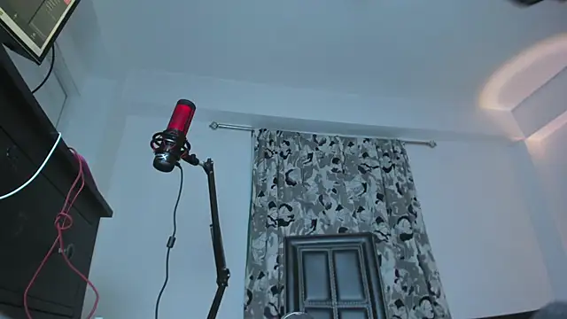 eileen pinkman online show from November 28, 2025, 4:01 am