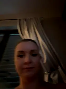 Snapshot of Bella-Tight chatting on October 10, 2025, 5:41 am Bella-Tight online show from October 10, 2025, 5:41 am