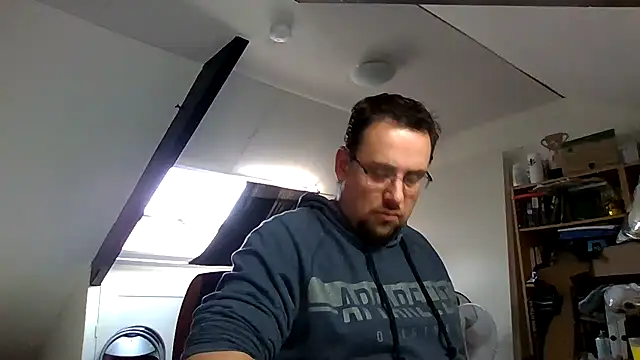 Snapshot of rdewaard81 chatting on November 12, 2025, 12:31 pm rdewaard81 online show from November 12, 2025, 12:31 pm