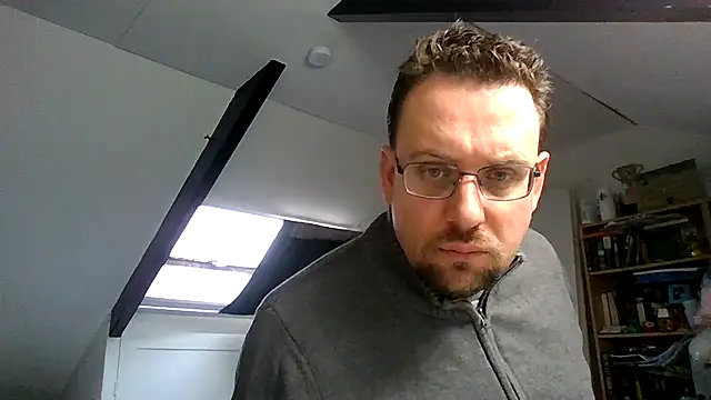 Snapshot of rdewaard81 chatting on October 8, 2025, 7:43 am rdewaard81 online show from October 8, 2025, 7:43 am