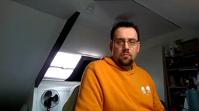 Snapshot of rdewaard81 chatting on October 29, 2025, 11:53 am rdewaard81 online show from October 29, 2025, 11:53 am