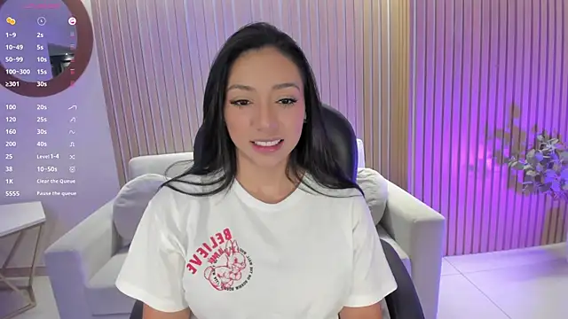 LizzHamilton   online show from March 11, 2025, 8:31 pm