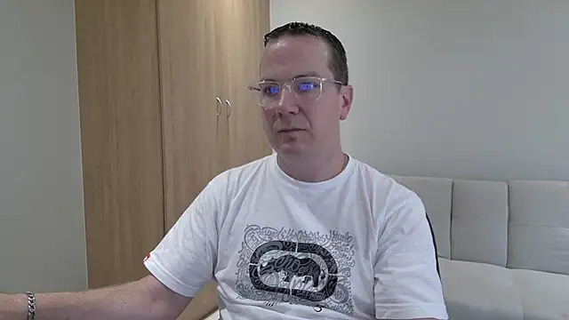 BrettJ81 online show from November 30, 2025, 2:29 pm