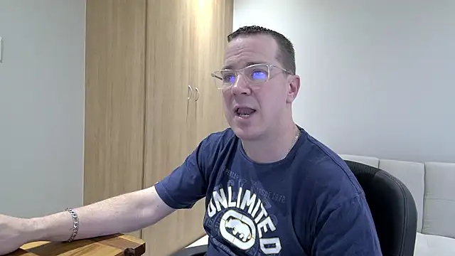 BrettJ81 online show from October 10, 2025, 2:51 pm