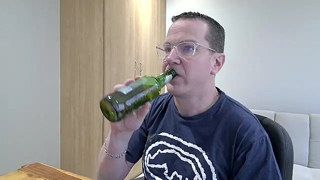 BrettJ81 online show from October 22, 2025, 2:16 pm