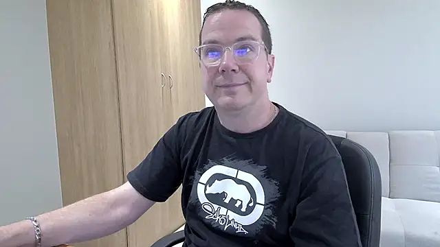 BrettJ81 online show from December 1, 2025, 9:43 am