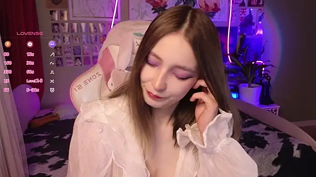 Evie Ro online show from May 2, 2026, 1:33 am