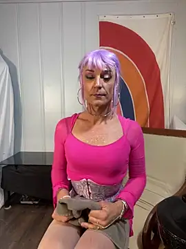 Snapshot of JenniDoucet chatting on September 28, 2025, 11:28 am JenniDoucet online show from September 28, 2025, 11:28 am