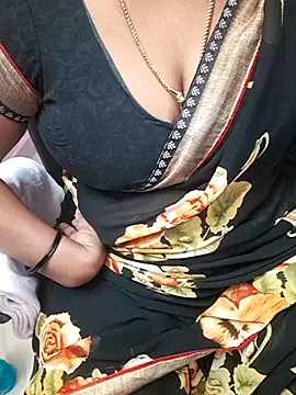 Snapshot of Tamil_Rathi chatting on September 28, 2025, 8:54 am Tamil Rathi online show from September 28, 2025, 8:54 am