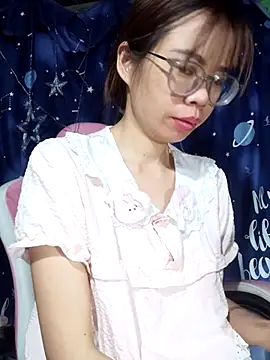   Mai-love19   online show from April 14, 2026, 12:15 am